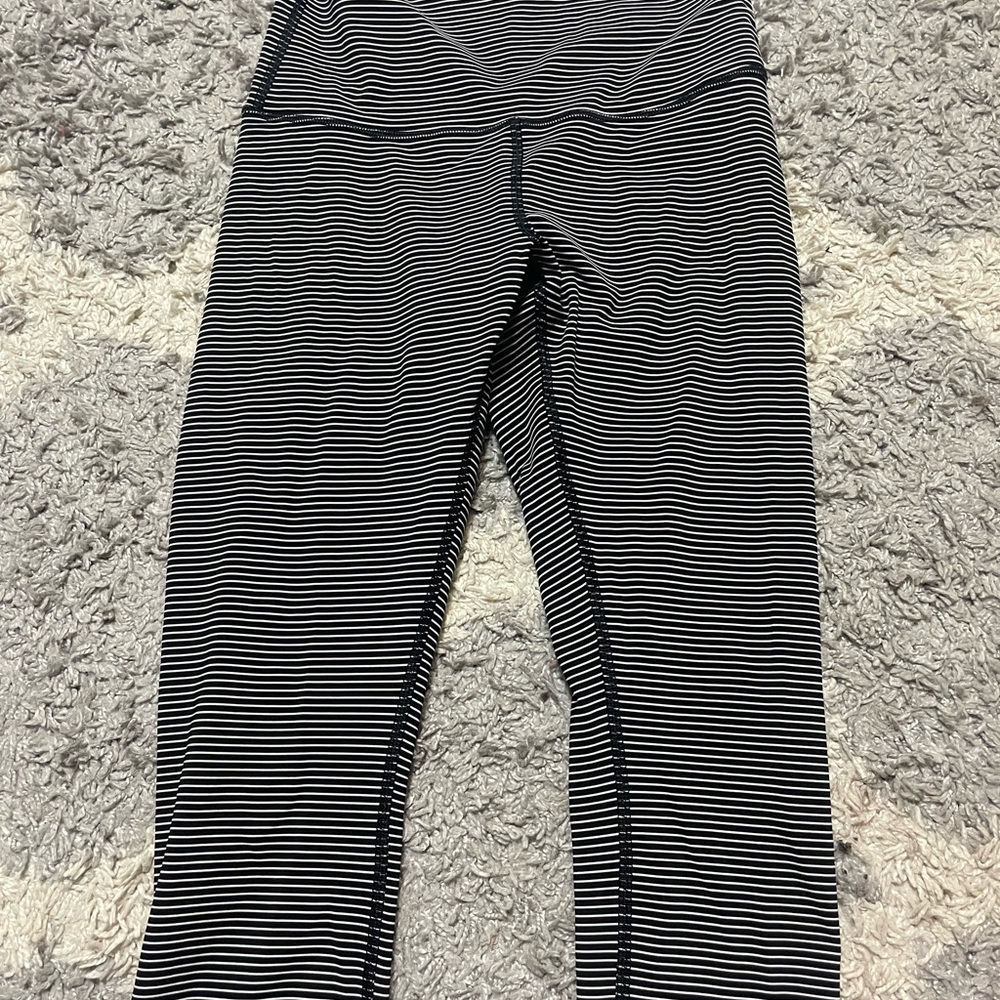 Striped lululemon wunderunders 25